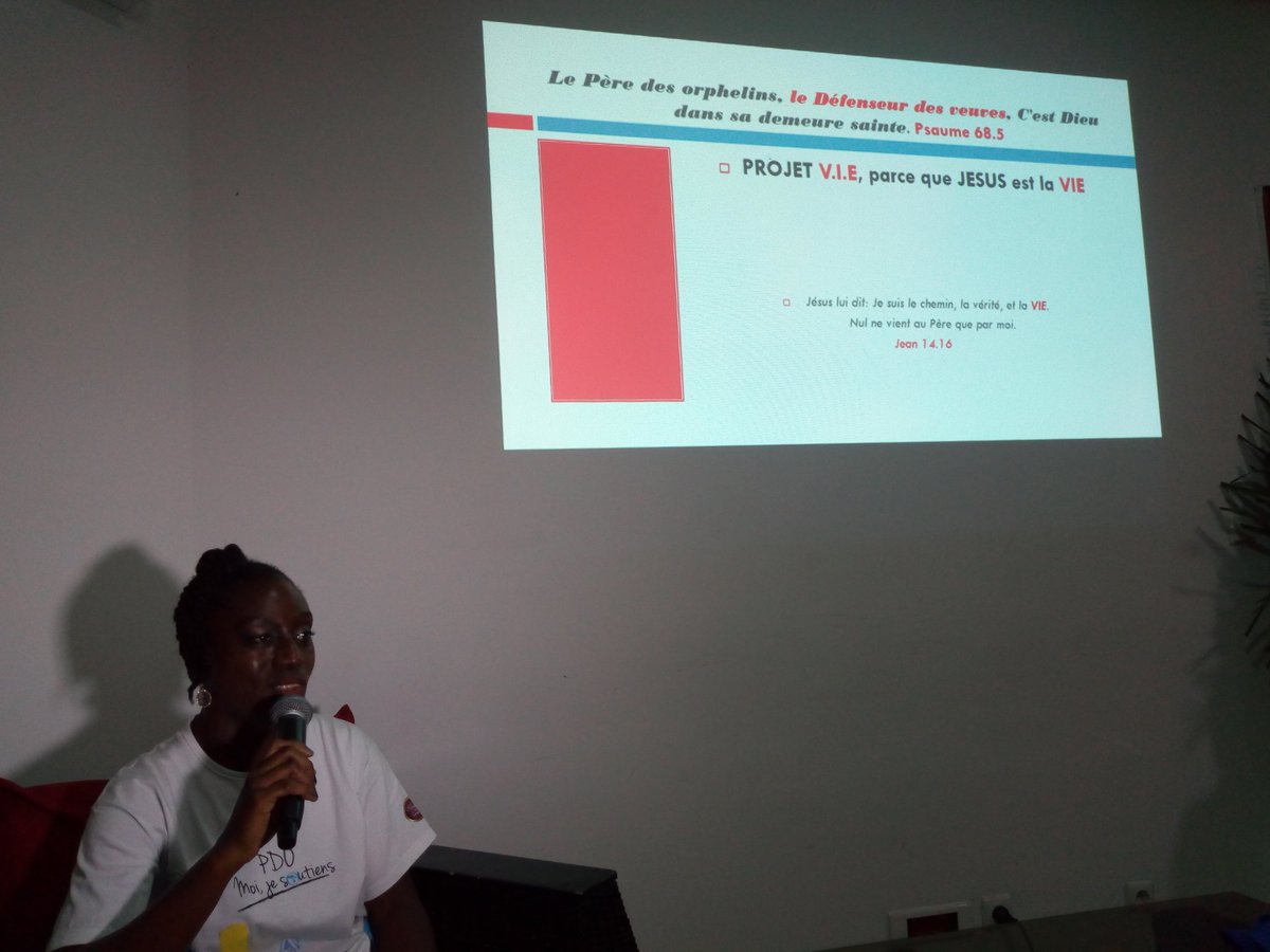 peredesorphelin's tweet photo. Assetou Traore de l'équipe PDO, présente le projet VIE = Veuves Indépendantes et Épanouies 

#PDO 
#RDVdesParrains https://t.co/z3r9KBHx0S