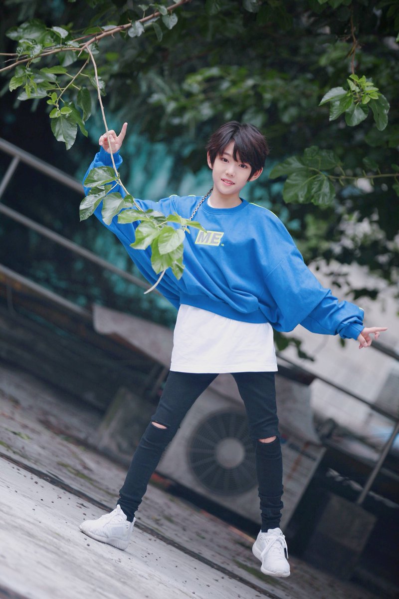sprxngwxtch's tweet photo. ✦ | Weibo
||Actualización reciente de YHBOYS|| 2/3
#YHBOYS组合 分享一组昨晚演出的花絮照,是你们可爱又有趣的小“蓝孩”#乐华少年
#YHBOYS #GuanYi #EnShuo #JiaKai https://t.co/Ok035L7FfL