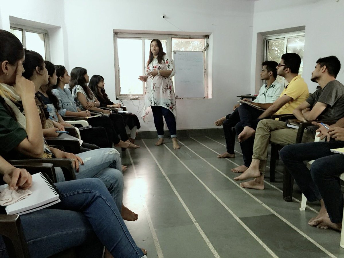 NazneenShameema's tweet photo. July 7th, Saturday..."the art of being nobody"..had a great meetuptoday with @AakankshaLuthra ....tnx Mam for being here..#getdigication #Meetup https://t.co/xTmO2Ogtjd