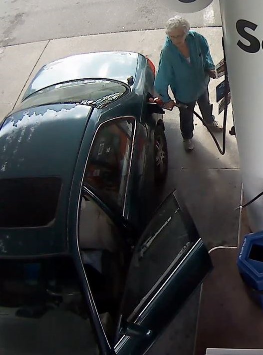 OakBayPolice's tweet photo. Please continue to be on the look for 82 yr old Ms Barman. This photo was from when she was last seen at the Petro Can on West Saanich Rd, Saanich (July 5 at 10am).  Thank you for your assistance. #yyj https://t.co/jcNZ4GerJP