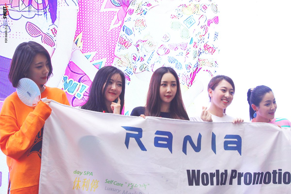 SWEETDANGER0224's tweet photo. 180701 #라니아 #지은 #지유 #따보 #혜미 #남폰 #RANIA #JIEUN #ZIU #TTABO #HYEME #NAMFON RANIA & You Promo Tour Party at KL Gateway Mall 직찍
브라질투어도 화이팅 good luck for the Brazil tour too! @jieun_k93 @zi_u_for_you @wofengl @hyeme1222 @iamrealnamfon
https://t.co/Scu9OzDunW https://t.co/ICUwbFcRQa