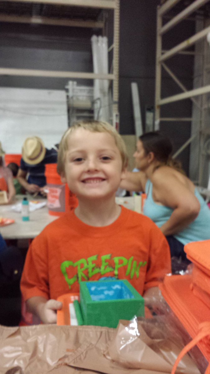 mainemama36's tweet photo. More kids workshop fun at #6321! 😊 @CrickettSurls @sgaskinshd @johnmatz1 https://t.co/286IB5iREe