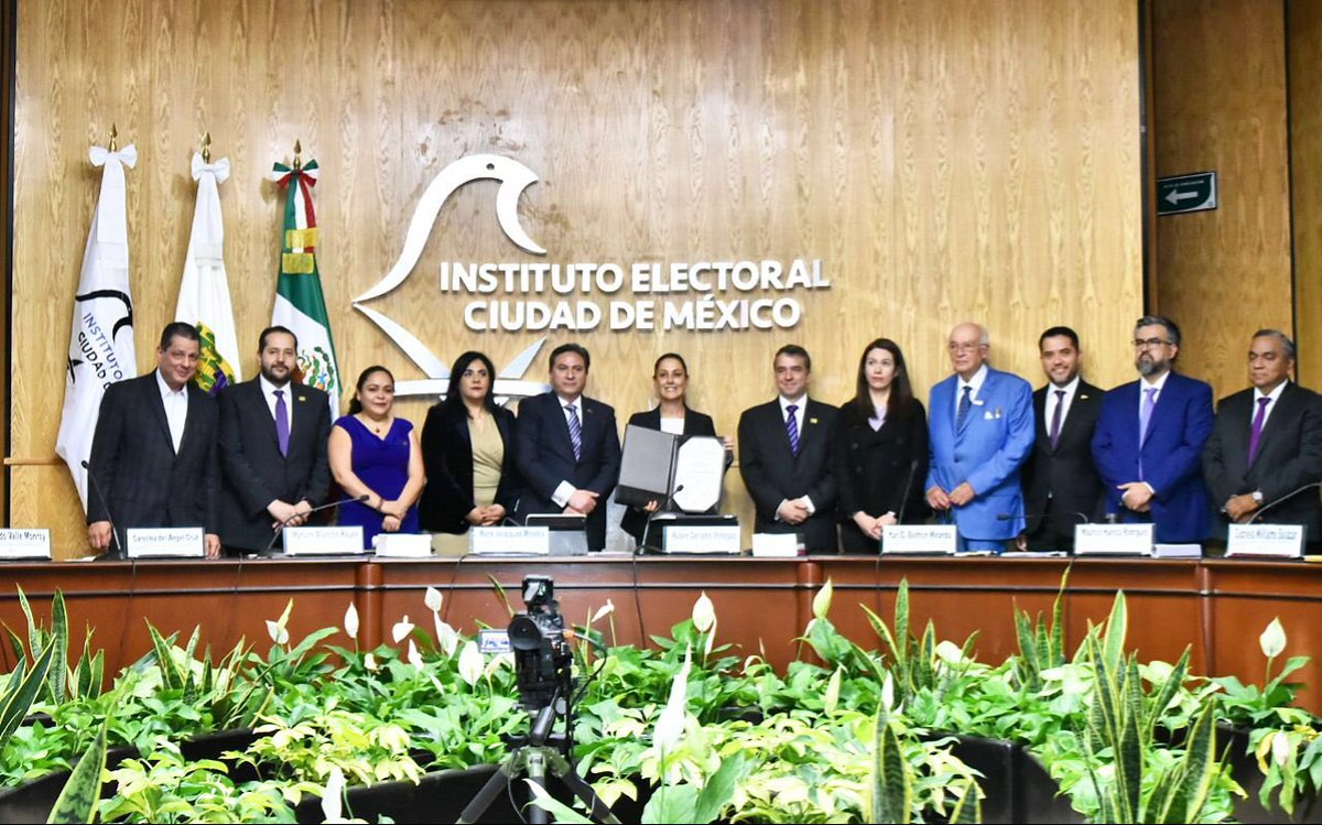 Claudiashein's tweet photo. Agradezco a quienes confiaron en nosotros con su voto. Vamos a gobernar para todos y para todas. Voy a encabezar un gobierno abierto, democrático y austero que actúe para y por la Ciudadanía para mejorar las condiciones de vida de nuestra gran Ciudad. https://t.co/8LjAGbyg1v