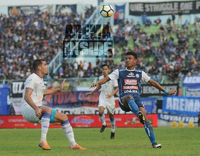 Gol Keberuntungan atau Memang Hasil dari Kerja Keras?.. 😆😆
#aremainside #aremafc #sasaji #aremania #aremanita #singoedan #dediksetiawan #dedikdrogba #gol #topskor #striker #football #indonesia ift.tt/2zeIGSK