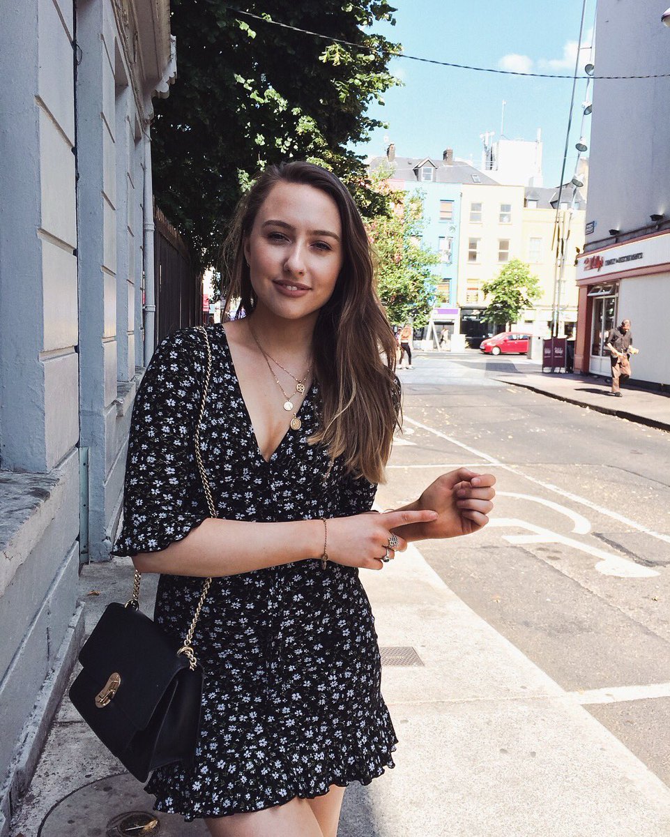 sarahedel_'s tweet photo. Smiles all round visiting my girl @lauracotter_ 🌈🌹✨Wearing @Missguided dress @Mango bag &amp; @NastyGal necklaces 🔮 #Happiness #PinkSars https://t.co/VWRaZQ1og1