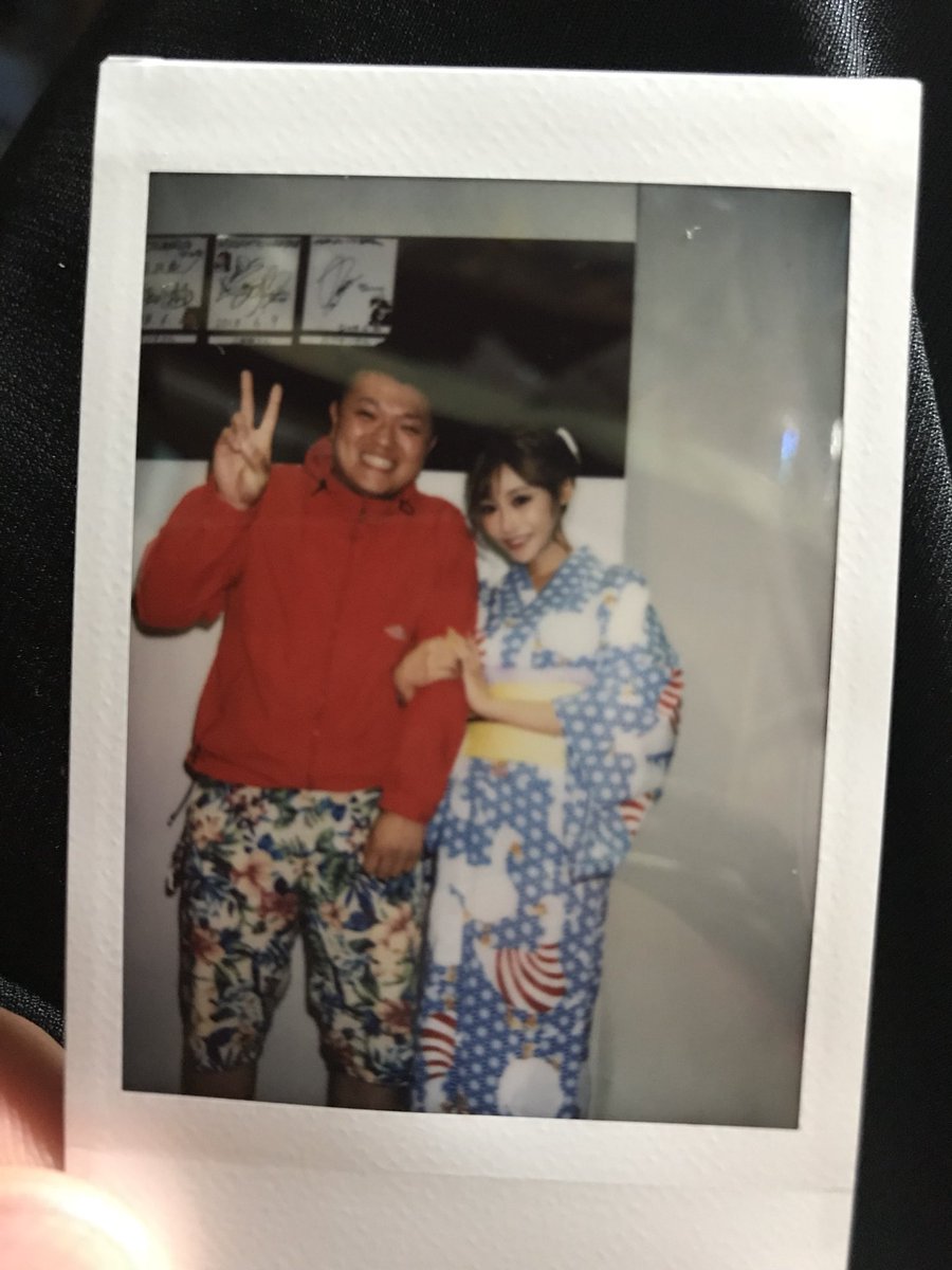 ryu_cyanman's tweet photo. 明日花キララとチェキ撮れた❤️
まじで可愛かった😍笑笑
緊張しすぎて握手するの忘れた…一生の後悔(笑 https://t.co/3KwI2AvHjO