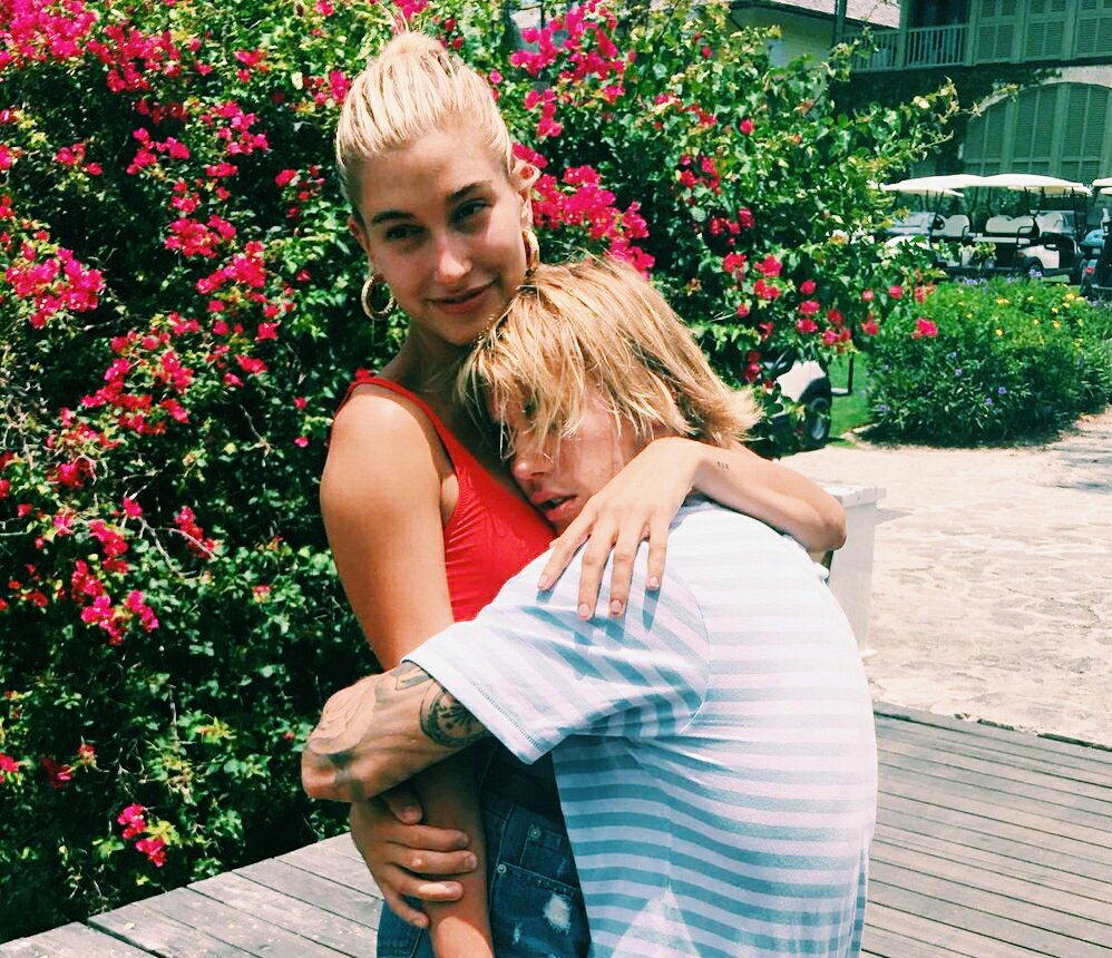 radiorxger's tweet photo. justin paso por un amor tóxico, amó a una mujer la cual festejó en televisión haberlo echo llorar, se burló de él, lo golpeó y lo humilló entre tantas cosas de la historia que todos conocen y verlo así, tranquilo, feliz y disfrutando de una mujer que lo ama me alegra la vida https://t.co/S3oO7uIquo