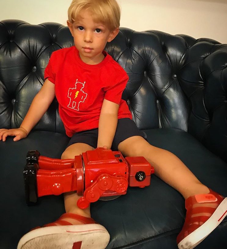 tRobotMilano's tweet image. T-Kid. Too cool! 😎🤖👕👚

#trobot #tkid #kids #tshirt #tee #boy