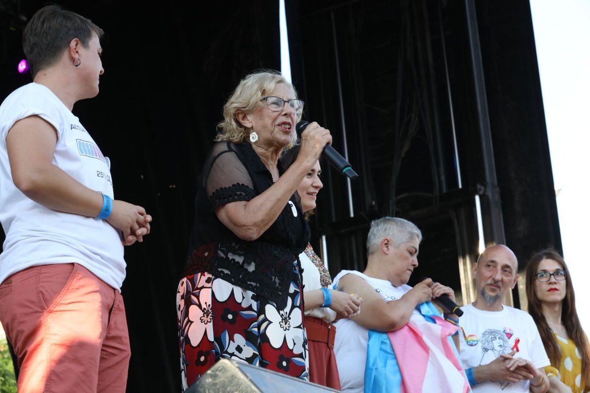 Hoy recordamos que hace 40 años hubo activistas que imaginaron un mundo mejor. Y queremos celebrarlo especialmente con el movimiento trans, porque debe ser mejor para todas, todos y todes. Con diversidad e imaginación, ¡viva el Orgullo, viva Madrid, la fiesta y la reivindicación!