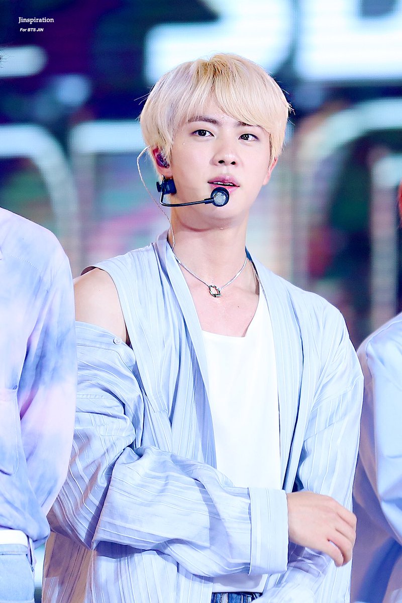 Jinspiration92's tweet photo. 180707 대만 슈퍼 콘서트 HD #BTS #방탄소년단 #JIN #김석진 #진 @BTS_twt https://t.co/caRPrp7otx