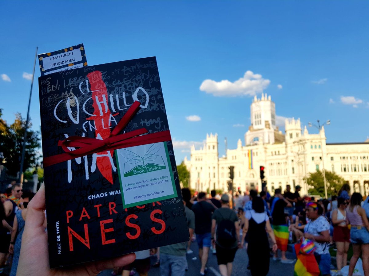 bookfairies_es's tweet photo. ¡MADRID! #ibelieveinbookfairies #bookdrop #Spain #Madrid #Pride #WorldPride #PatrickNess #TheKnifeofNeverLettingGo #PenguinRandomHouse #ChaosWalking @somosinfinitos 💚🔪 https://t.co/btHQAvE4tK