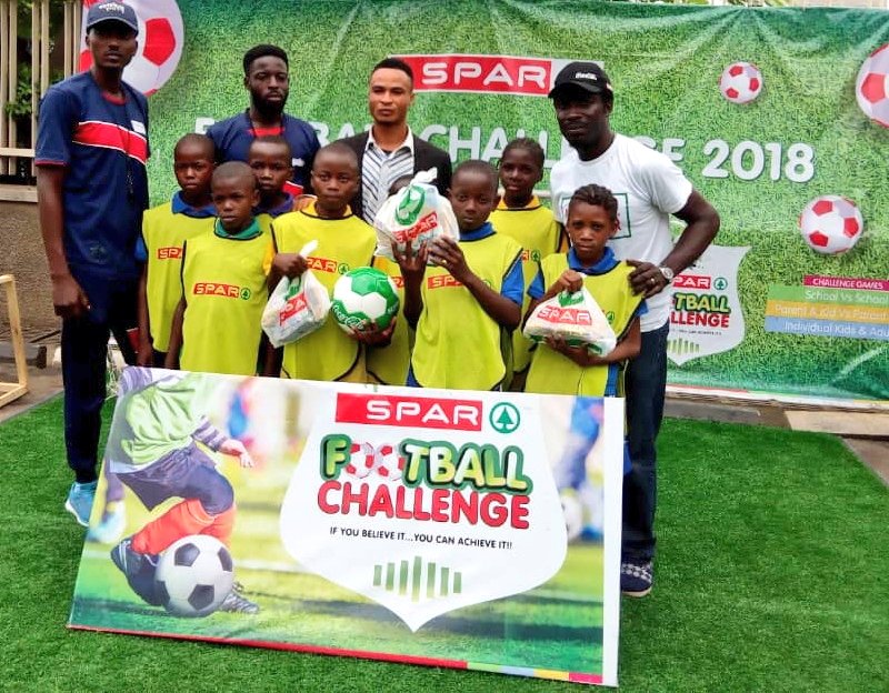 SPARNigeria's tweet photo. Presentation of gifts to the participants in the #SchoolvsSchool Challenge in SPAR Ceddi Plaza earlier today.
#SPARFootballChallenge #SPARNigeria https://t.co/M5jAkLLgPg
