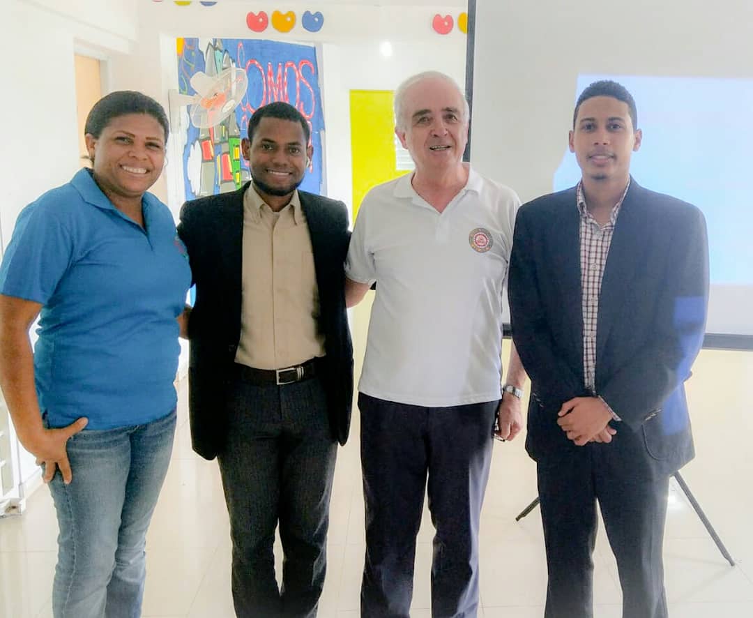 milciadesvl's tweet photo. Primer día de formación en el Curso  - Taller,    "Liderazgo en tiempos de Globalización"  impartido al voluntariado juvenil de la Fundación Calasanz, impartido por un servidor, el joven también Premio Nacional de la Juventud Jimmy Feliz y el gestor social  Jhonatan Morillo . https://t.co/wkv10Gl5Kh