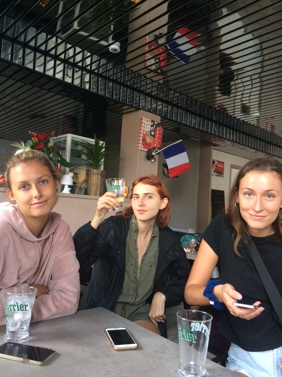 Quand tes filles sont si heureuses de la victoire française #cachetajoie