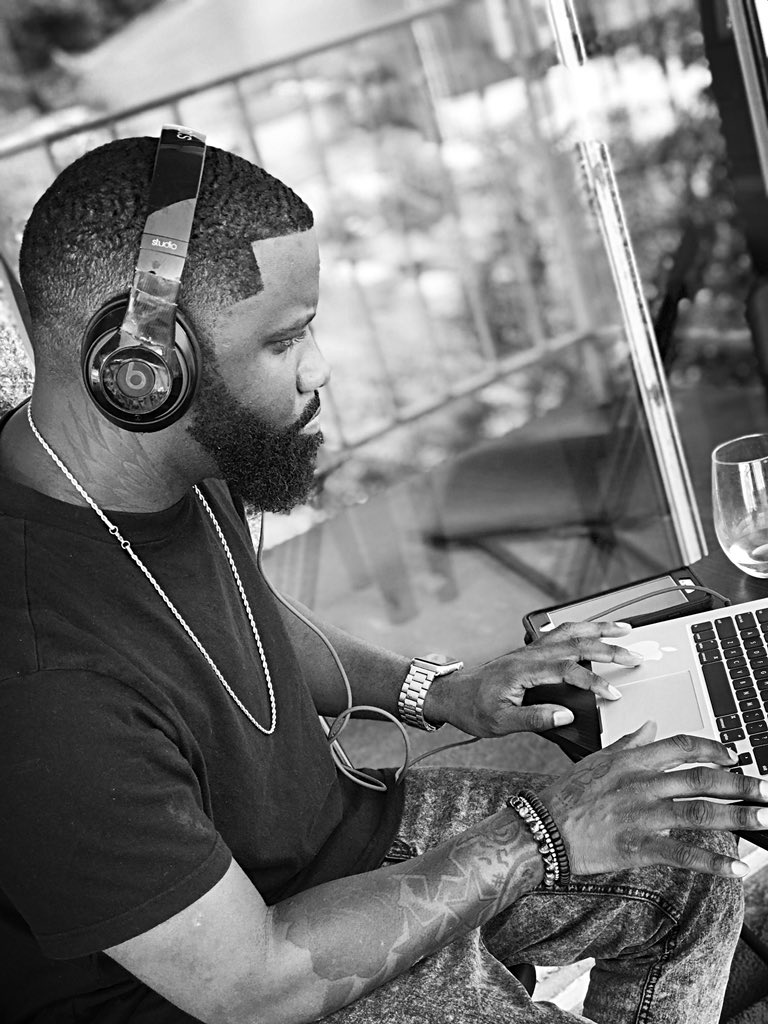 DMVNephew's tweet photo. βA dream doesn't become reality through magic; it takes sweat, determination and hard work. ...β
#hardwork #macbook #music #beats #urbanwear #tattoos #applewatch #freshcut #dmvbarber #summerdays #founder #leader #father #musicjunkie #vibes #POCA #wayup #saturdays #DMV #seeeek https://t.co/h0EHPthFWo