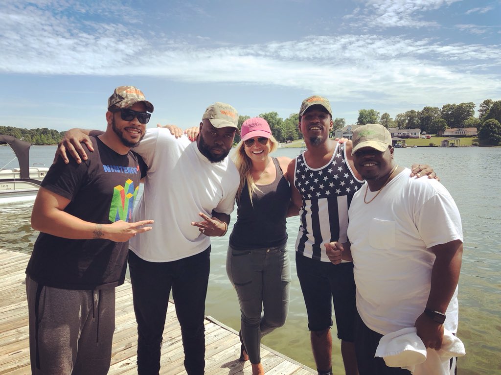 MorganMylesLIVE's tweet photo. Awwww we got matching #SwagHats I kinda of feel like MommaMorgan right now demanding a Kodak moment π #SmithMtnLake never ceases to have me in awe! Weβre ready to jam! https://t.co/X5MF2lp9FK