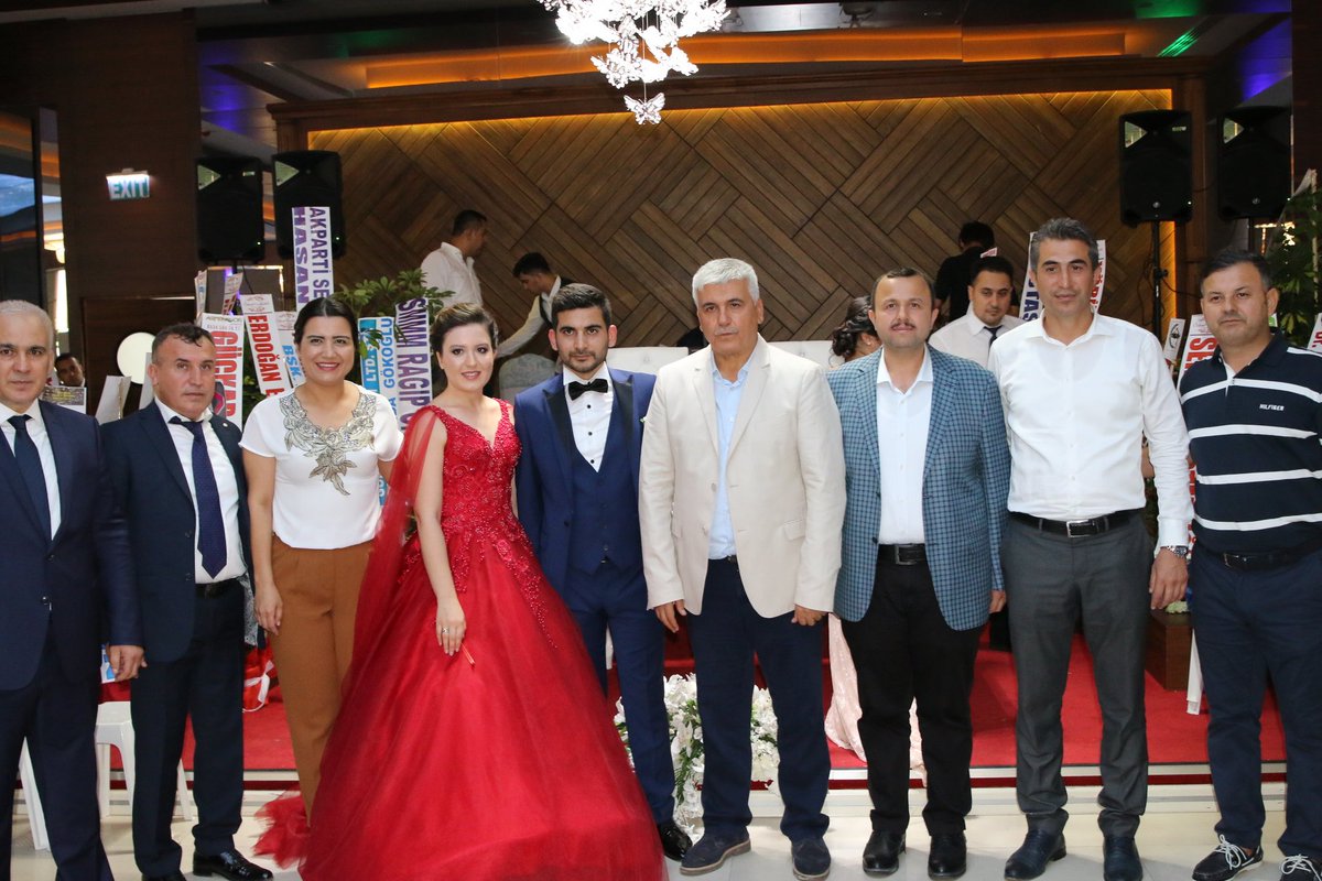 Serik Önceki dönem ilçe başkanımız Hasan Yıldırım 'ın oğlu Okan ile Yusuf Tosun' un kızı Şadiye'nin nişanındaydık.. Yüzüklerini taktığımız çiftimize bir ömür mutluluklar dilerim.. Rabbim tamamına erdirsin...
