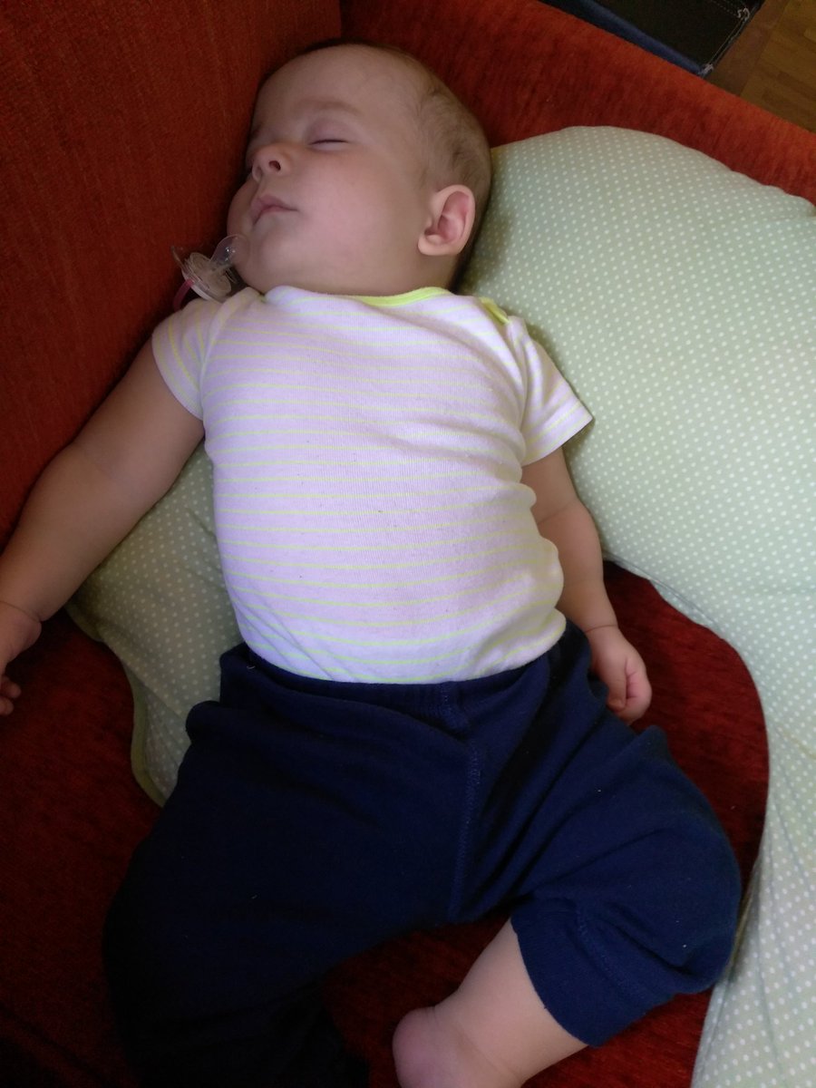 Mr_Drakmor's tweet photo. Got some great Zander time in this morning. Both mom and dad got some great cuddle time which doesn't happen every day. #bubtime #parents #prouddad #littleduck #littlez #littlestknittle #thiswasourday #zander #stayathomedad #dadlife #dadliferules #momnaps #readingwithmom https://t.co/tDw8bKx9TZ