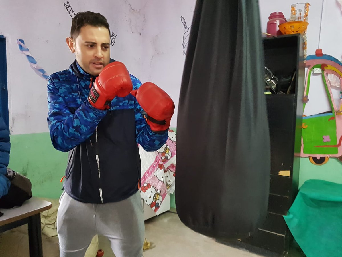 GabrielMaurer15's tweet photo. Vinimos a conocer la #EscueladeBox que abrió sus puertas en #VillaOculta
Asisten jóvenes de los barrios Villa Oculta, Villa del Parque, Barranquitas y Roma
Felicitaciones a Chelo, Guada, a los colaboradores y a los chicos que todos los días persiguen el sueño de ser #Campeón https://t.co/rBbGX0C2tw
