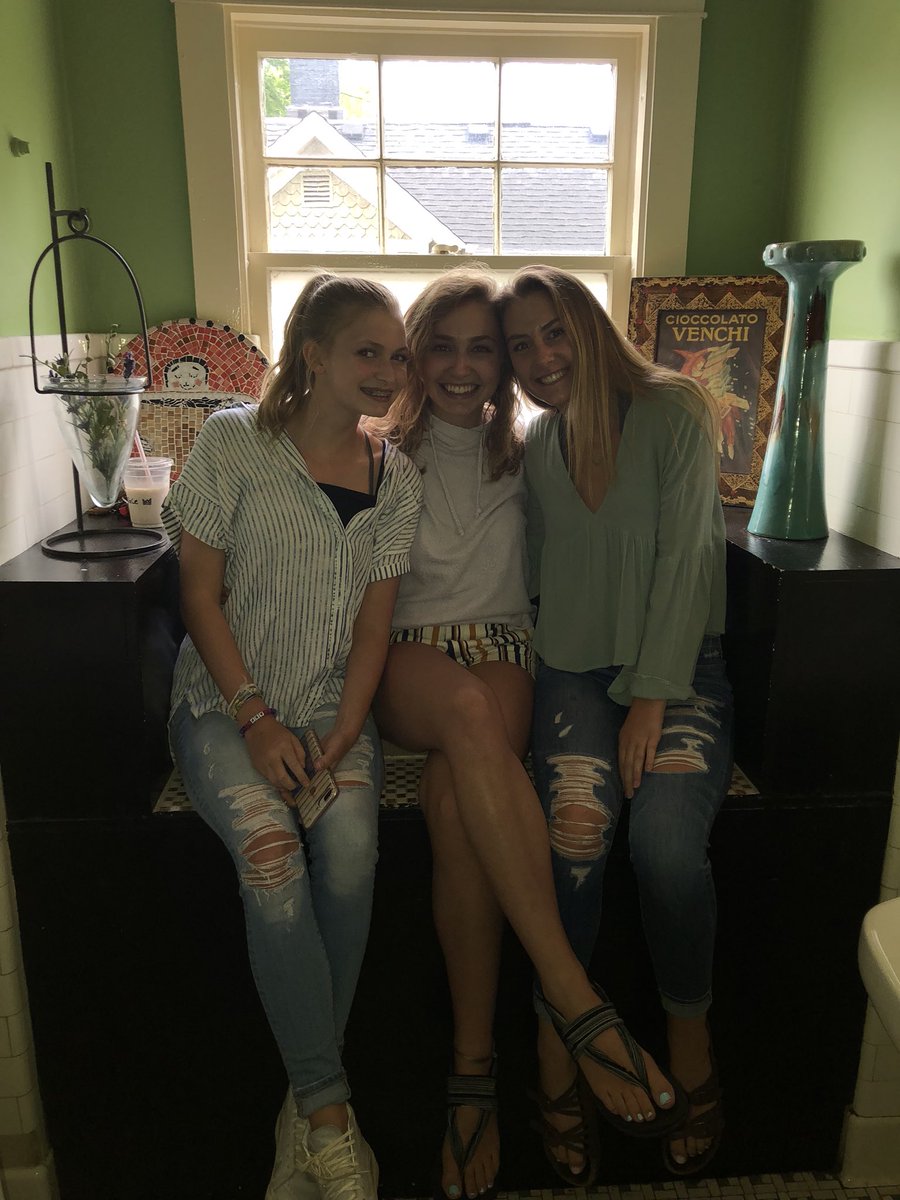katnelson_'s tweet photo. Wouldn’t be myself without her, happy birthday al💗 https://t.co/wWUqrVY3qj