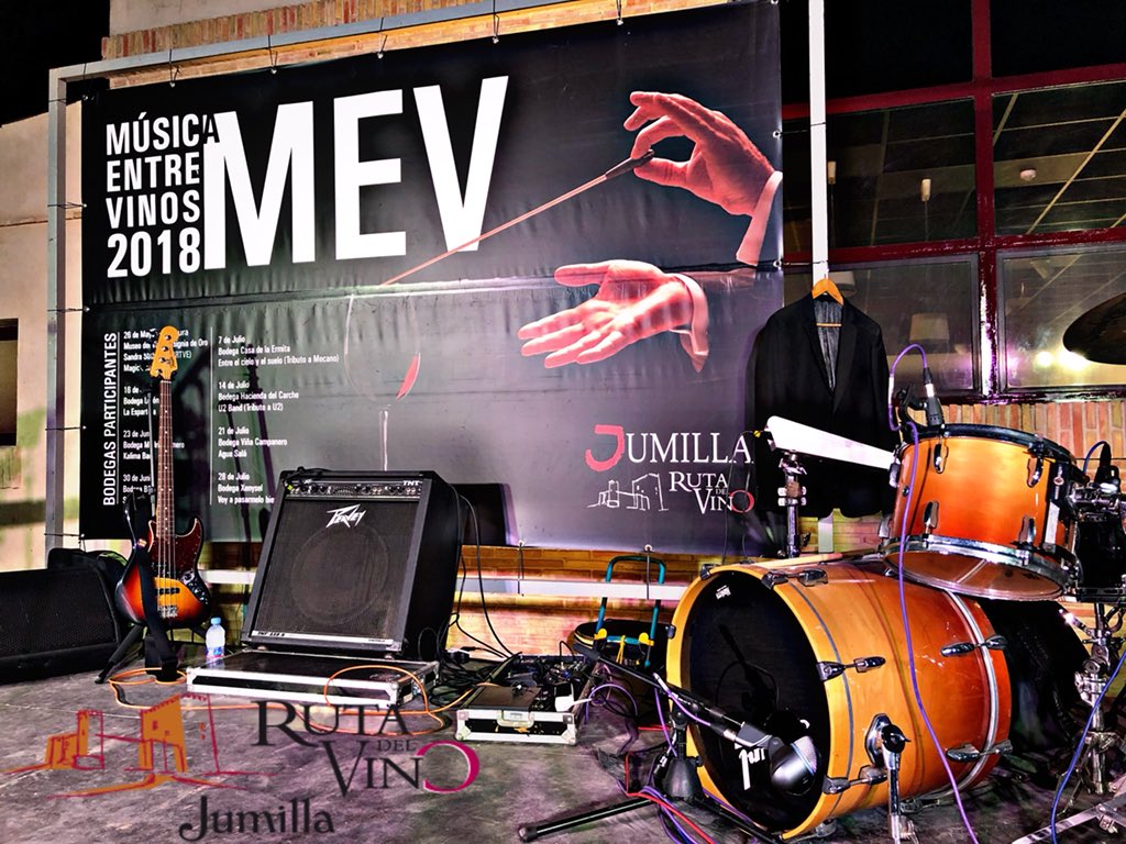 Esto no para!! Estupenda noche en Bodegas @CasadelaErmita disfrutando de la mayor experiencia enoturísrica en Jumilla. 
#MúsicaEntreVinos 🍷🎺🎸🎷🍷
.
.
#MEVErmita #Enoturismo #Wine #WineLovers  #SomosDOJumilla