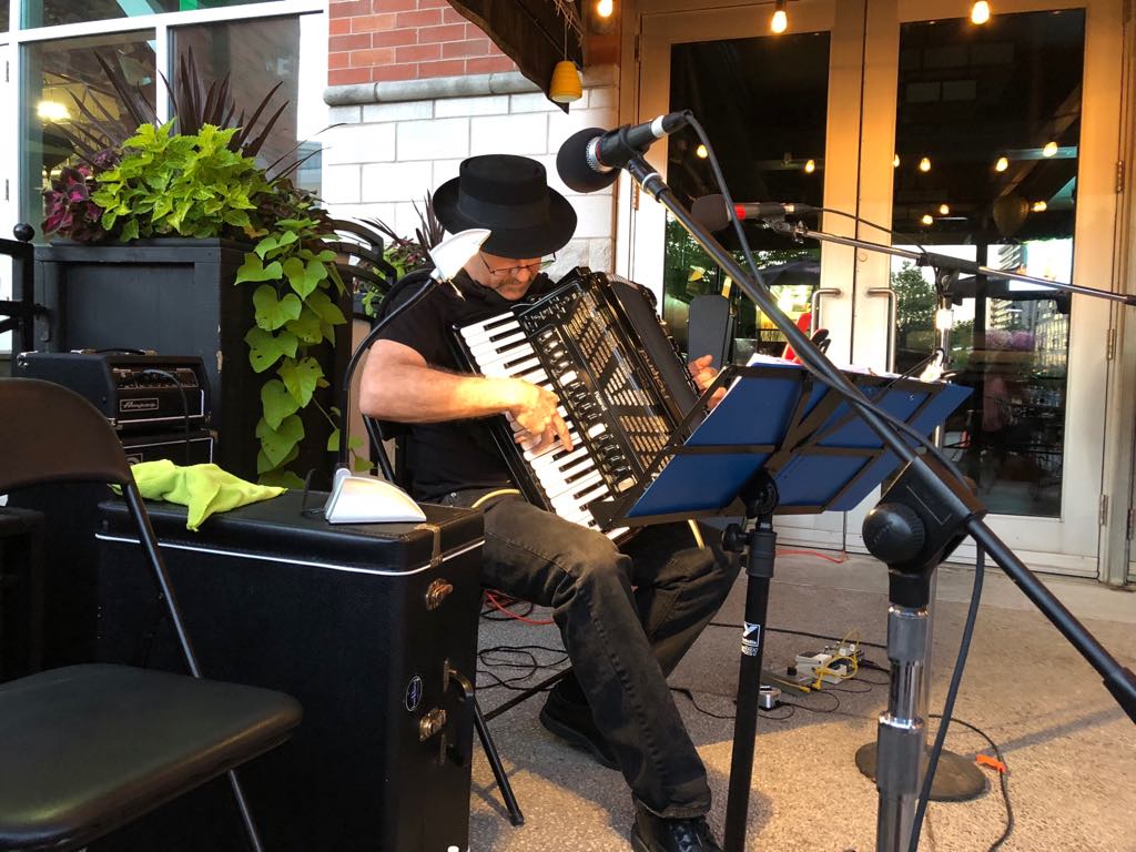 skyalertband's tweet photo. PICS from our show @ Olive R Twists!

#LdnOnt #LdnEnt #SkyAlert #livingthedream #canadianmusic https://t.co/FeMLTkxIoY