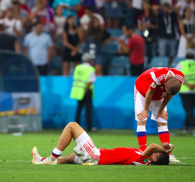 BleacherReport's tweet image. Heartbreak for the hosts 💔