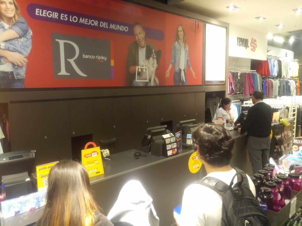 Alonso_delvalle's tweet photo. @RipleyChile sector con 5 cajas y tan sola una cajera atendiendo, que mal servicio ripley Quilpué y además cobran la bolsita de regalo https://t.co/kW4hSaipg0