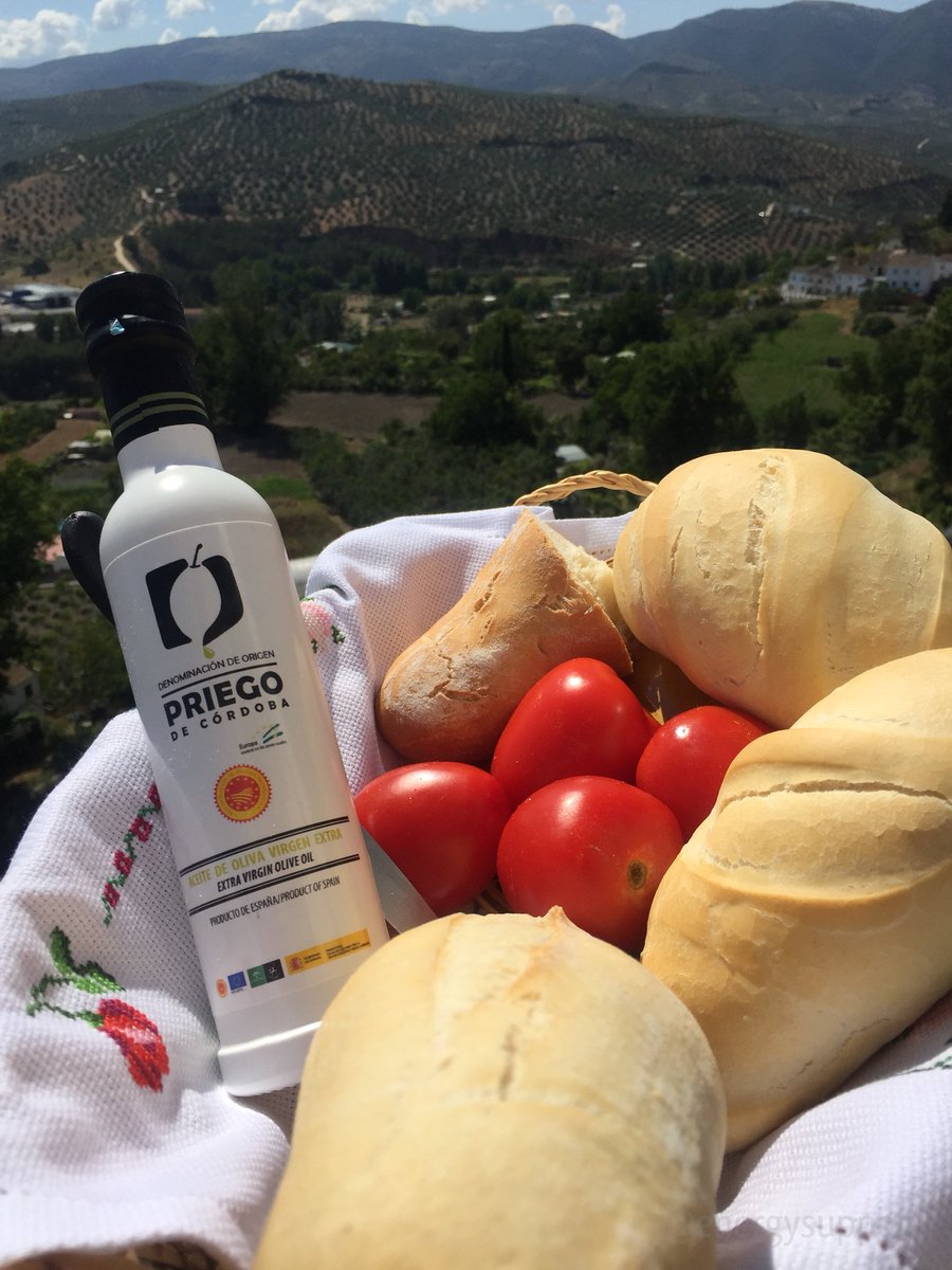 EnergySupport's tweet photo. ¿Quién se apunta a cenar? 
- Salmonejo cordobés con #AceiteDeOliva @DOAceitePriego
- Tallarinas con vino blanco #gandesa 
- Tortilla de patatas 🥔 #LaBoqueria 
- Huevo frito 🍳 con #aceites Picual, Hojiblanca, Picuda de #DOPPriegodeCordoba
#DOPLaHistoria de mi cocina 😋 #AOVE https://t.co/mvdYw7OIcA