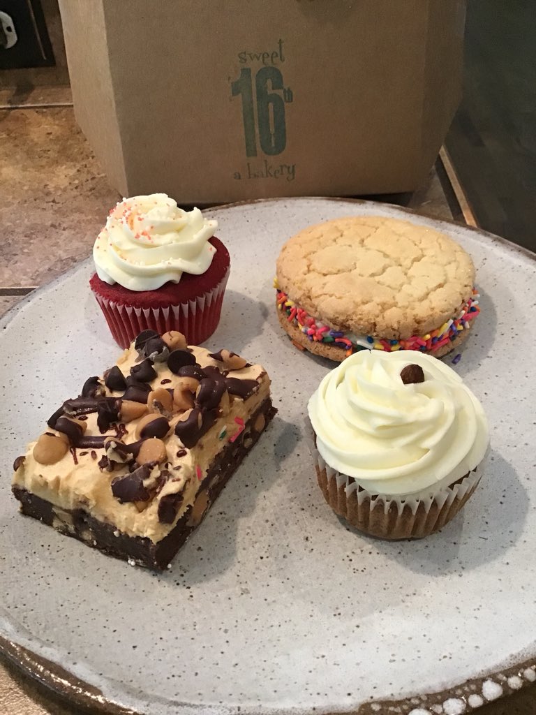 halholdenbache's tweet photo. Thank you to my friends @Sweet16thbakery for helping make my Aunts birthday #sweetanddelicious !! #greatcatchingup #celebrategoodtimes #familyislove #lovefeedsusall #bakery #sweets #eastside https://t.co/eaW9UXqKxt