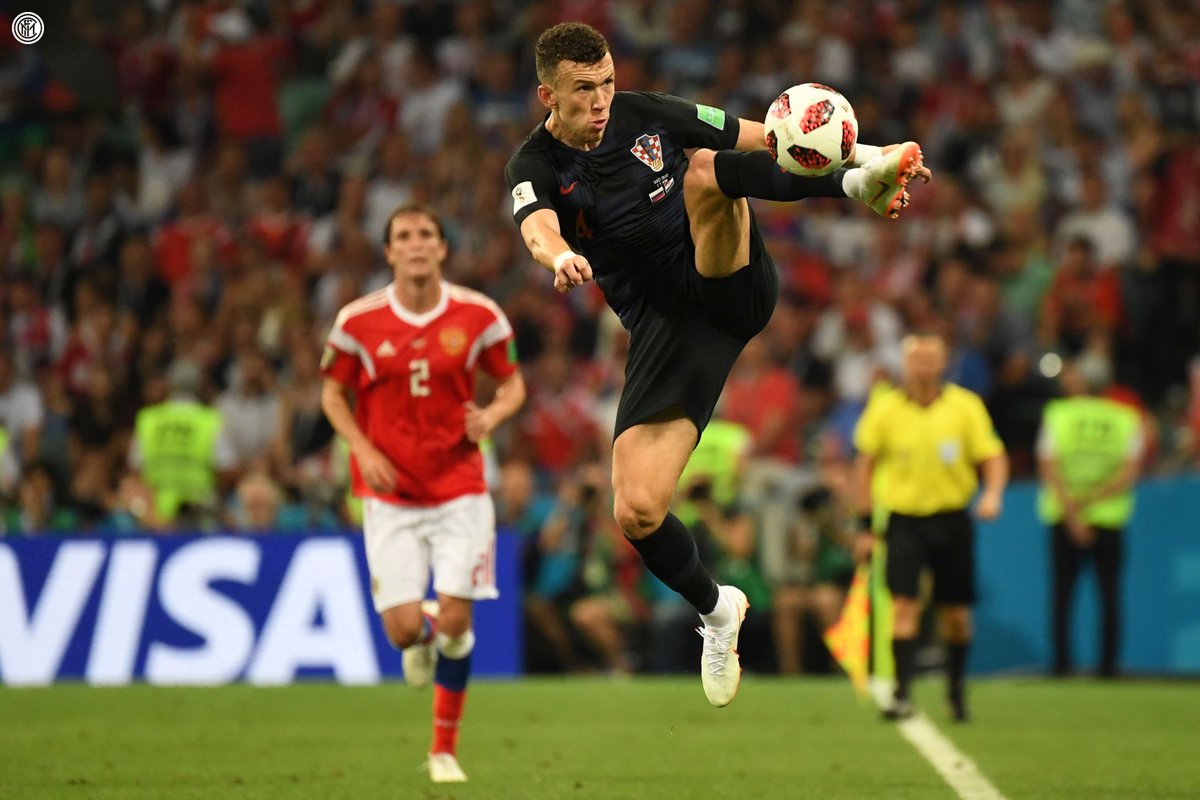 Inter's tweet photo. #Russia2018: la #CRO di #Perisic e #Brozovic vola in semifinale! Dopo il 2-2 maturato nei 120', la #RUS si arrende ai calci di rigore 👉 https://t.co/GBhML7DsDM 👏🤔⚫️🔵

#WorldCup #InterNazionali #FCIM https://t.co/fVtjBv7Ifq