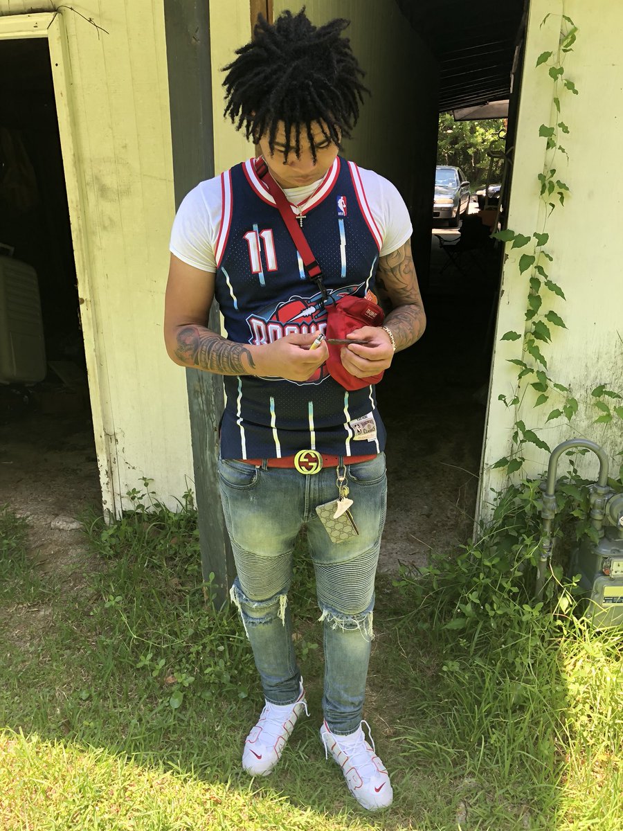 BlrColby's tweet photo. Back when I was broke they was cool with , now every move I make I’m in the news with it ‼️⛽️ #RipHot🔥🤑 https://t.co/ufRlxSNgLs