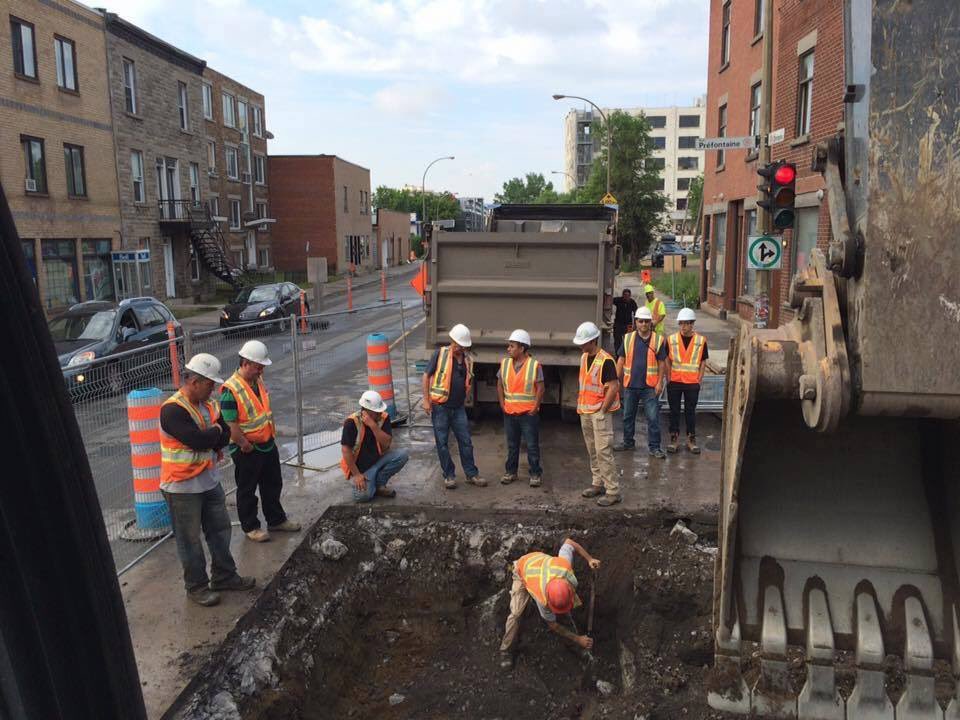 Janice Kelly on Twitter: "@ChefAntonioPark The usual. 8 white hats watching  one guy actually work. This seems to be an ingrained practice I've observed  in several Canadian cities. Wonder if women would