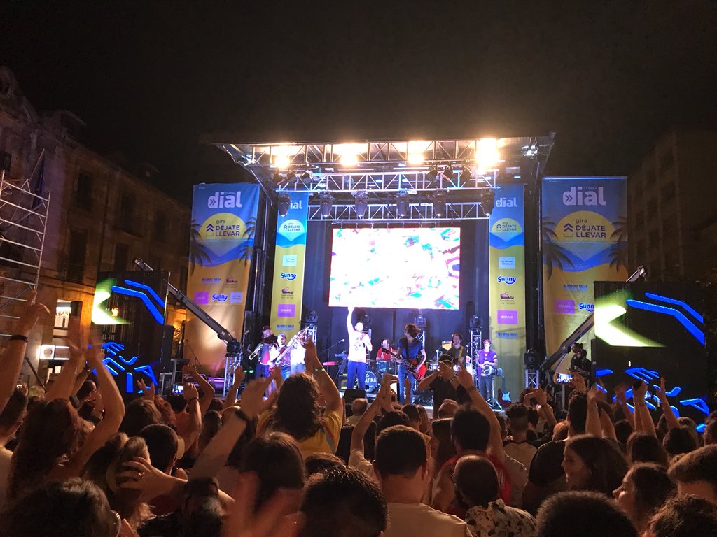 danfercres's tweet photo. @lapegatina @Cadena_Dial @_DejateLlevar_ @crisdalmau ¡VAMOOOS! https://t.co/ythXvi2cH1