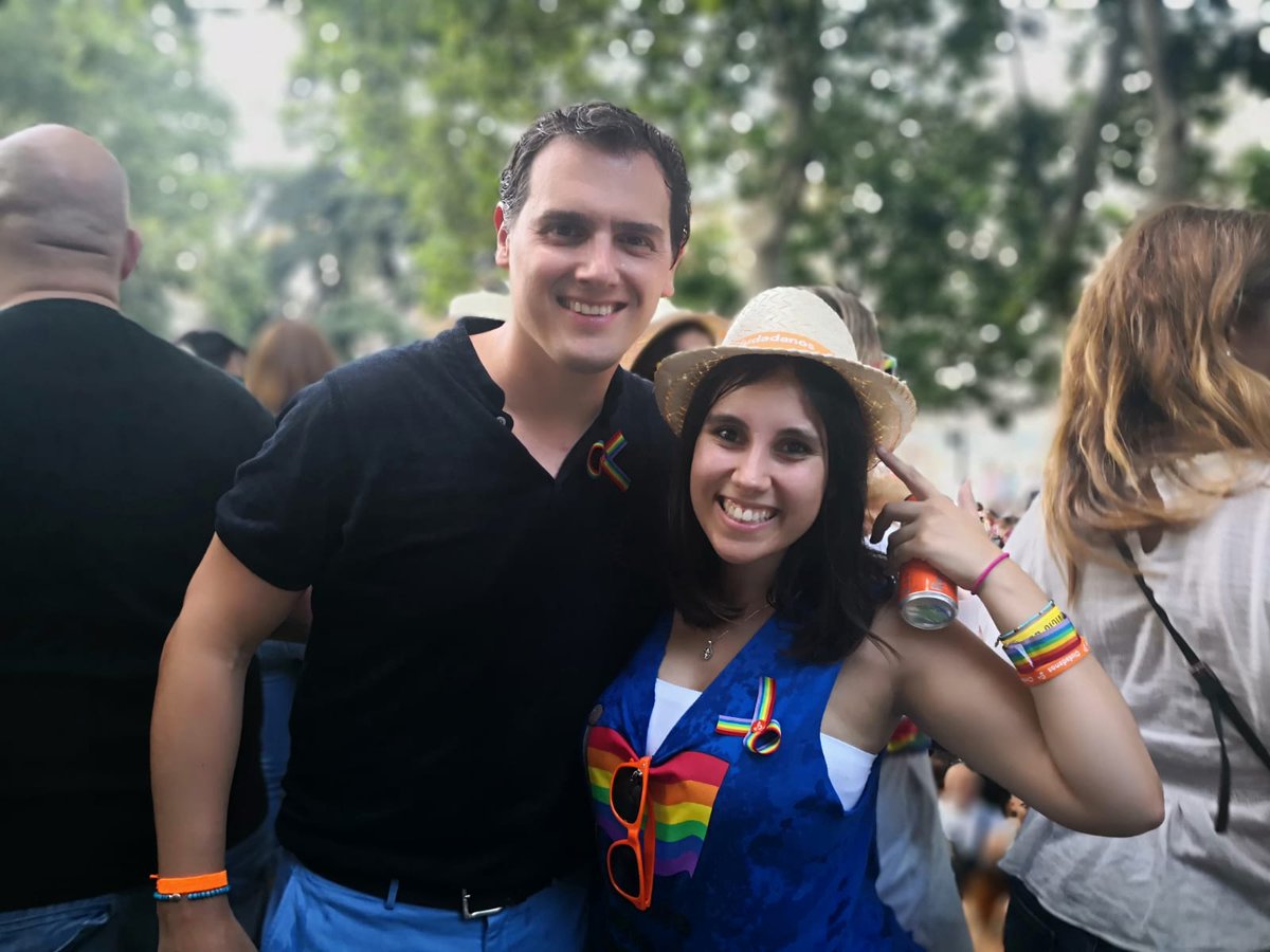 Noeliarr95's tweet photo. 🌈 Disfrutando del #Orgullo2018 con @CiudadanosCs. Recuerda que #AmesAQuienAmesMadridTeQuiere, hoy y siempre #Madrid #MadridOrgullo2018 ♥️🏳️‍🌈 https://t.co/LjvymuHS0z