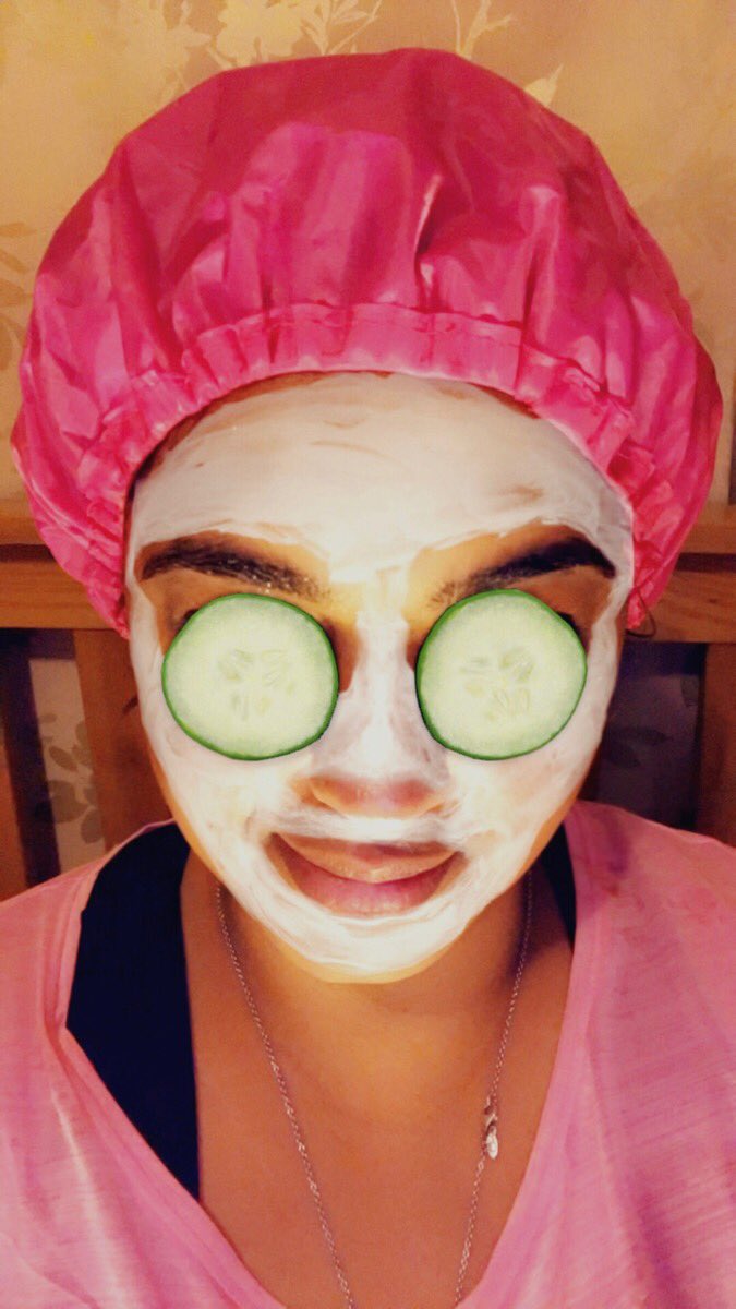 So this is currently happening 🤷🏽‍♀️
#BeautyRegime #MakeMePretty #BeautifyMe #FixMyHair #FixMyFace