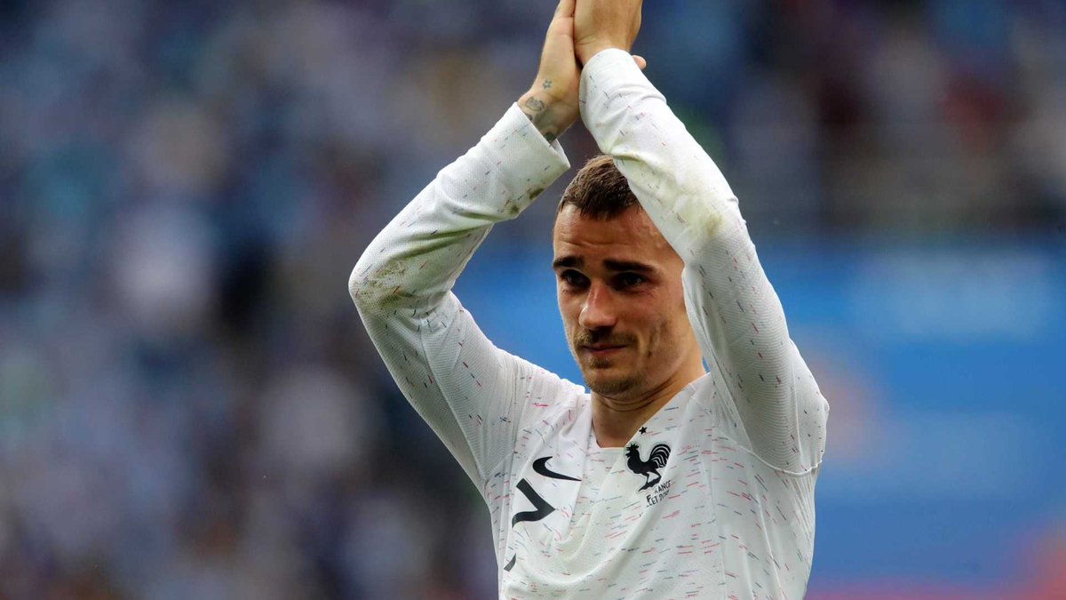 Futstats2's tweet photo. 📊| Griezmann contra o Uruguai:

✅ 1 gol
✅ 1 assistência
✅ 45 passes certos(77,6%)
✅ 3 passes decisivos
✅ 4/4 bolas longas certas
✅ 2/4 dribles realizados
✅ 8/15 duelos ganhos
✅ 1 cortes
✅ 5 desarmes
🔴 2/6 cruzamentos certos
🔴 4 dribles sofridos

#Copa2018 https://t.co/CzMTL3yB9S