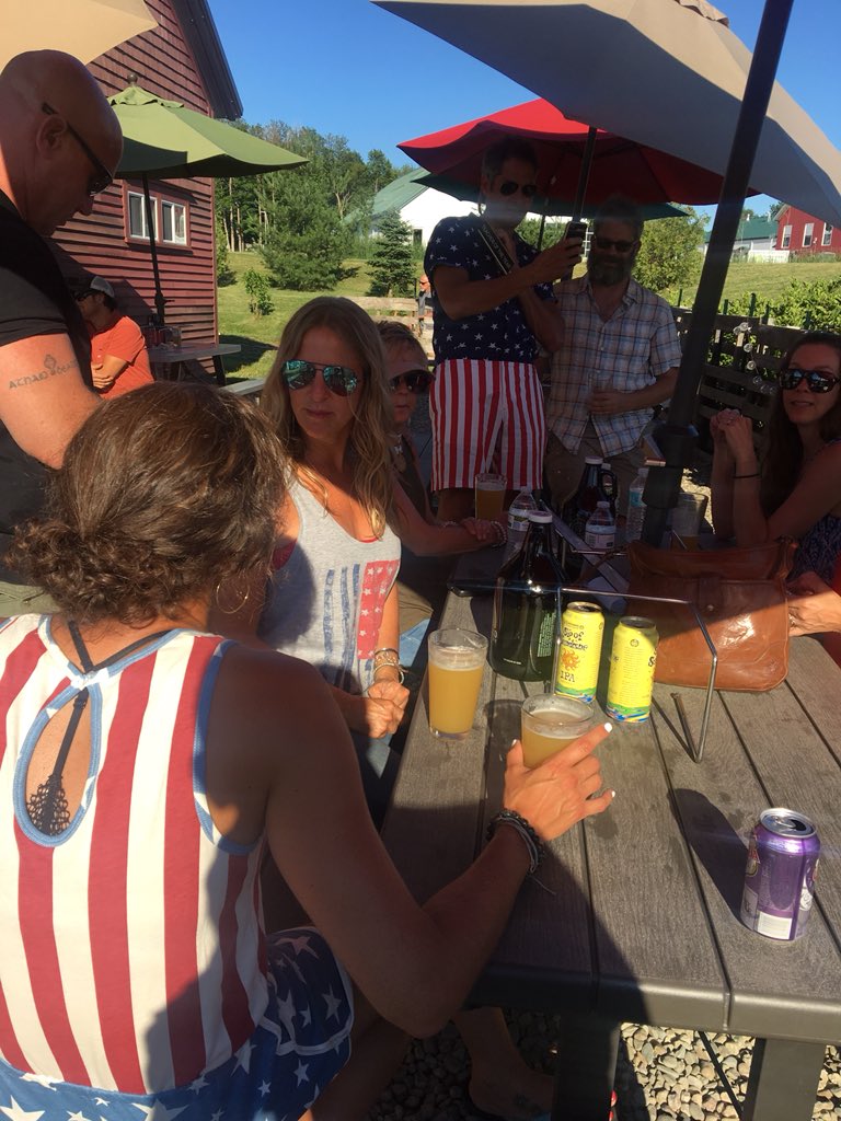 bestinvttours's tweet photo. Hanging out with some true #Patriots 🇺🇸 on a great #brew #tour. Happy Birthday John. Organize a brew tour with your besties ... call us 802.265.0123
#btv #vt #beer #drinkvtbeer https://t.co/TlEQFohMCr