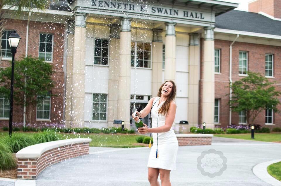 TimNatPhoto's tweet image. Popping bottles because she is DONE! 📸🎓🥂🍾 #nataliedaltonphotography 
#photography #photographer #seniorphotos #graduation #coastalcarolinauniversity #ccu