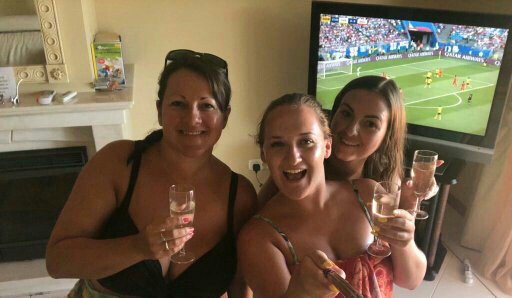 wendyread701's tweet photo. # celebrating #WorldCup #England ⚽⚽⚽⚽⚽ https://t.co/2mc1eZeJGz