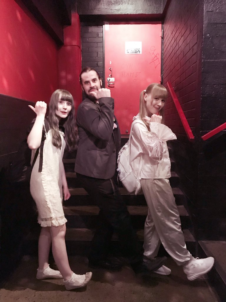 parallel404's tweet image. Sanottiin juuri päivällä Q&amp;amp;A:ssa, että sitten taas tehdään, kun visio tulee: tänään se tuli vähän yhdeksän jälkeen Elmon baarin backstagella! Kiitos 💖