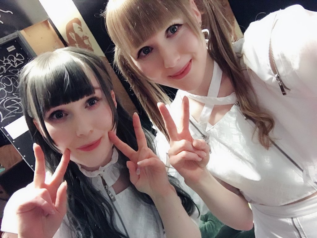 parallel404's tweet image. Sanottiin juuri päivällä Q&amp;amp;A:ssa, että sitten taas tehdään, kun visio tulee: tänään se tuli vähän yhdeksän jälkeen Elmon baarin backstagella! Kiitos 💖