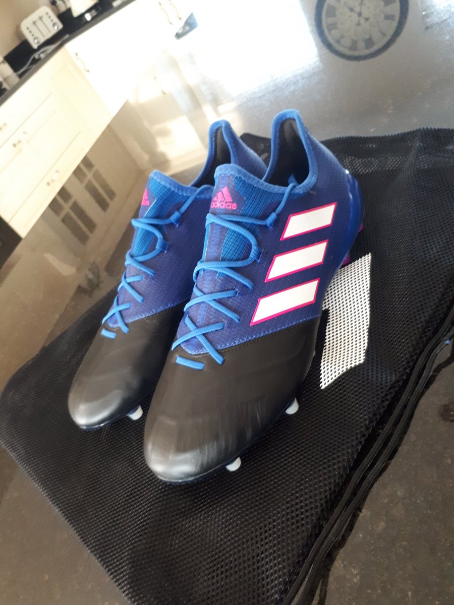 briancoen99's tweet photo. They'll surely see me out 😬 @paulcrackerfitz #beauts #realblue #adidas #aces https://t.co/VLrtDXVyVF