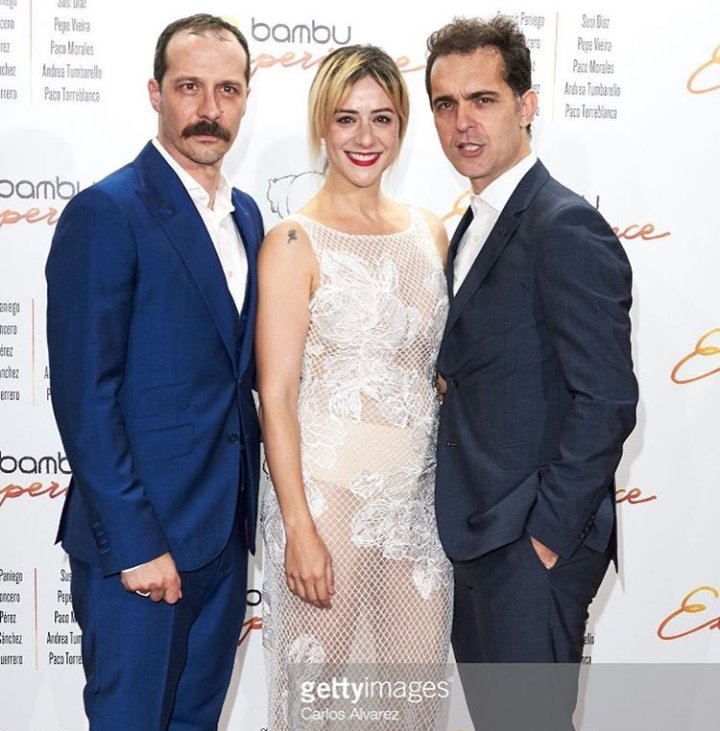 portalalonsobr's tweet photo. ℹ A @bambuprodu completou 10 anos! E na #bambuexperience tivemos esse reencontro de respeito❤ Aqui estão Pedro e seus antigos colegas de trabalho de Gran Hotel, Fele Martínez e Luz Valdenebro, um trio desses❤
#bambuproducciones #pedroalonso #pedroalonsoochoro #GranHotel https://t.co/wwk4V2OaXM