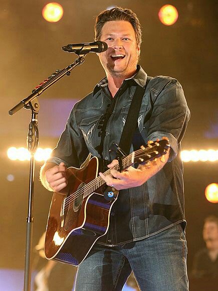 TheShelberts's tweet photo. Having fun performing πΆπΆ
#MirandaLambert #BlakeShelton
#thesheltons #shelbert #love #concert #countrymusic https://t.co/BdJpmh3UJG