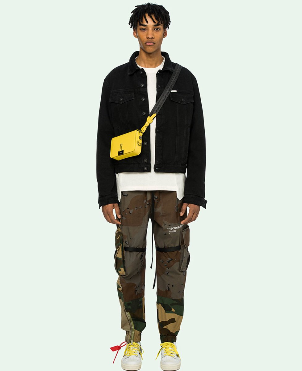 talent_by's tweet photo. #kfuinfo  

off-white

ストリート向けでは無い感じの
off-whiteはカジュアルで
かっこいいですよね！！

パンツも可愛い😍 https://t.co/Zzk1lNcJcS