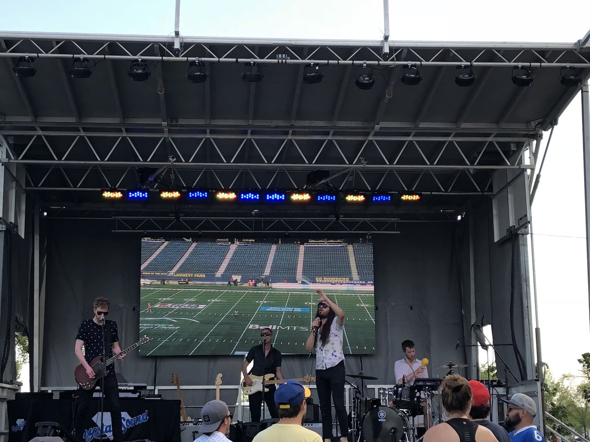 ladybug889's tweet photo. @atticariots killing it at the tailgate party! https://t.co/v2v2ytwaTx