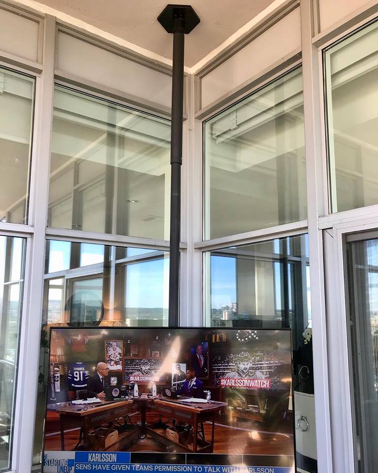 pmwyre's tweet photo. TV Mounts that turn screens into art.
Now you can hang your TV anywhere in your indoor or outdoor space!
#outdoorliving #sony #chiefmounts https://t.co/JoNAPbR9Qu