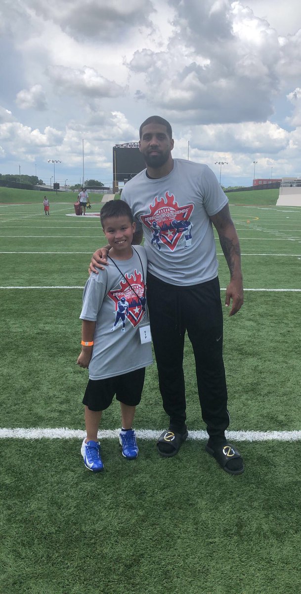rodriguezjay719's tweet photo. Thank you @ArianFoster for making this possible for my son as well as for all the kids that went to the camp ! #lessonsbylegends https://t.co/mt2icJi0bK