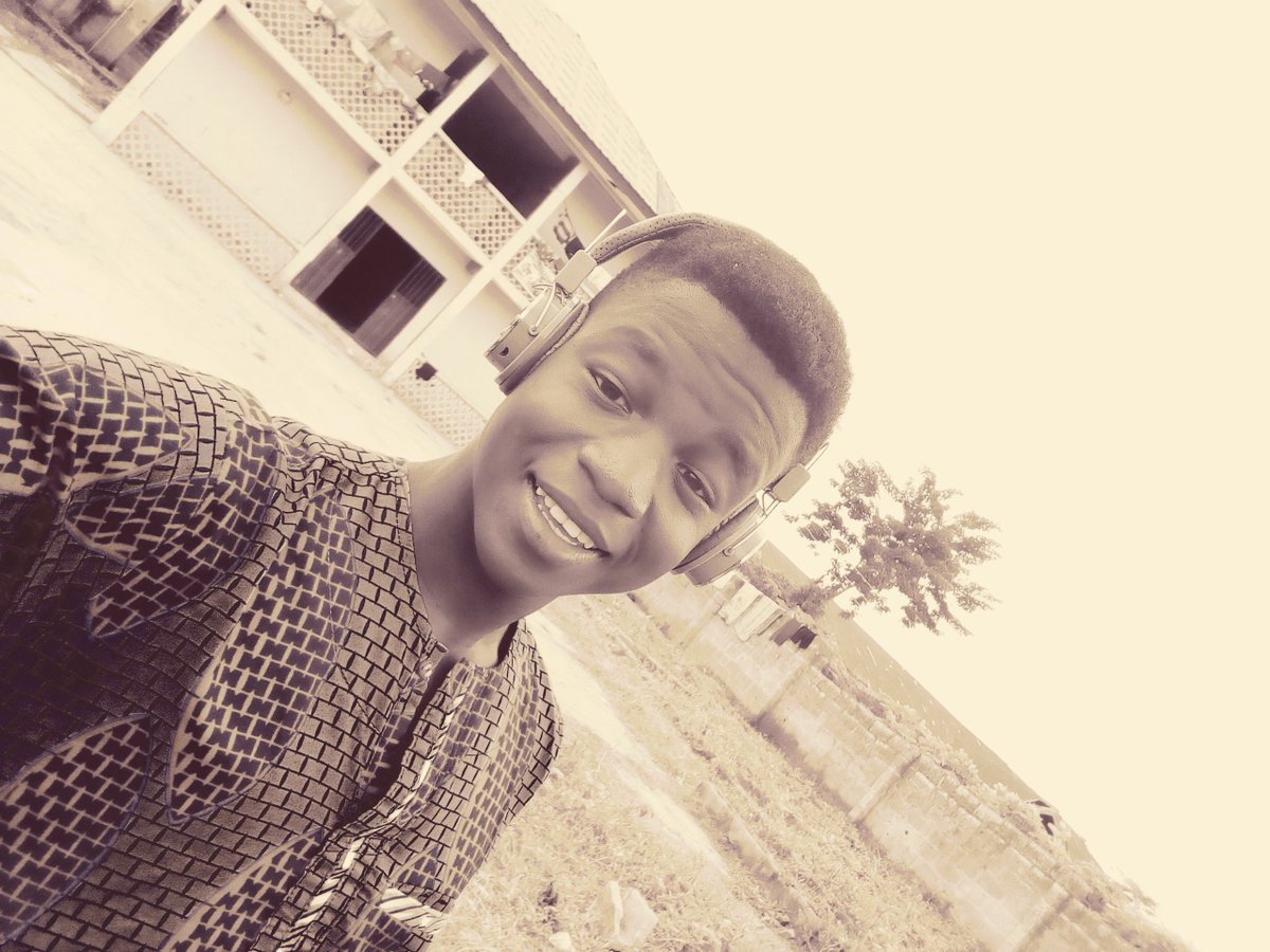 9japarol_com's tweet image. Hey Fams, kindly follow @Haywhymusik the youngest afrobeat act 😍.
God bless y'all as you support the movement 👏
#haywhydayoungboss #supportTheBoy #Rubylearnshii